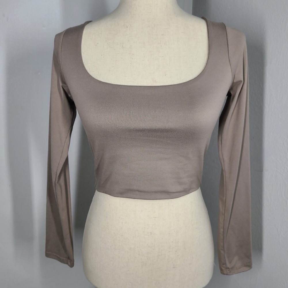 OOTDFash Long Sleeve Crop Top Size Medium
